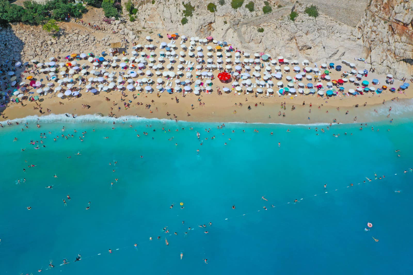 Antalya, 2023 turizm hedeflerini başarılı bir şekilde gerçekleştirdi, turist sayısı rekor kırdı!