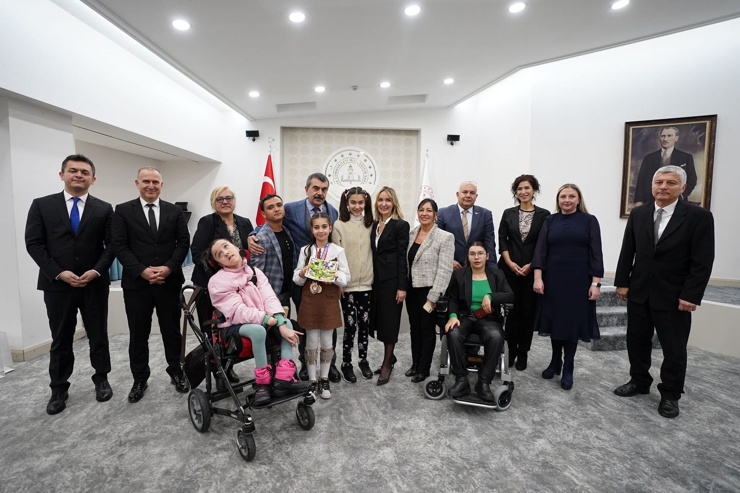 Millî Eğitim Bakanı Yusuf Tekin, Ankara'da özel gereksinimli öğrencilerle yaptığı toplantıda eğitim süreçlerini değerlendirdi.