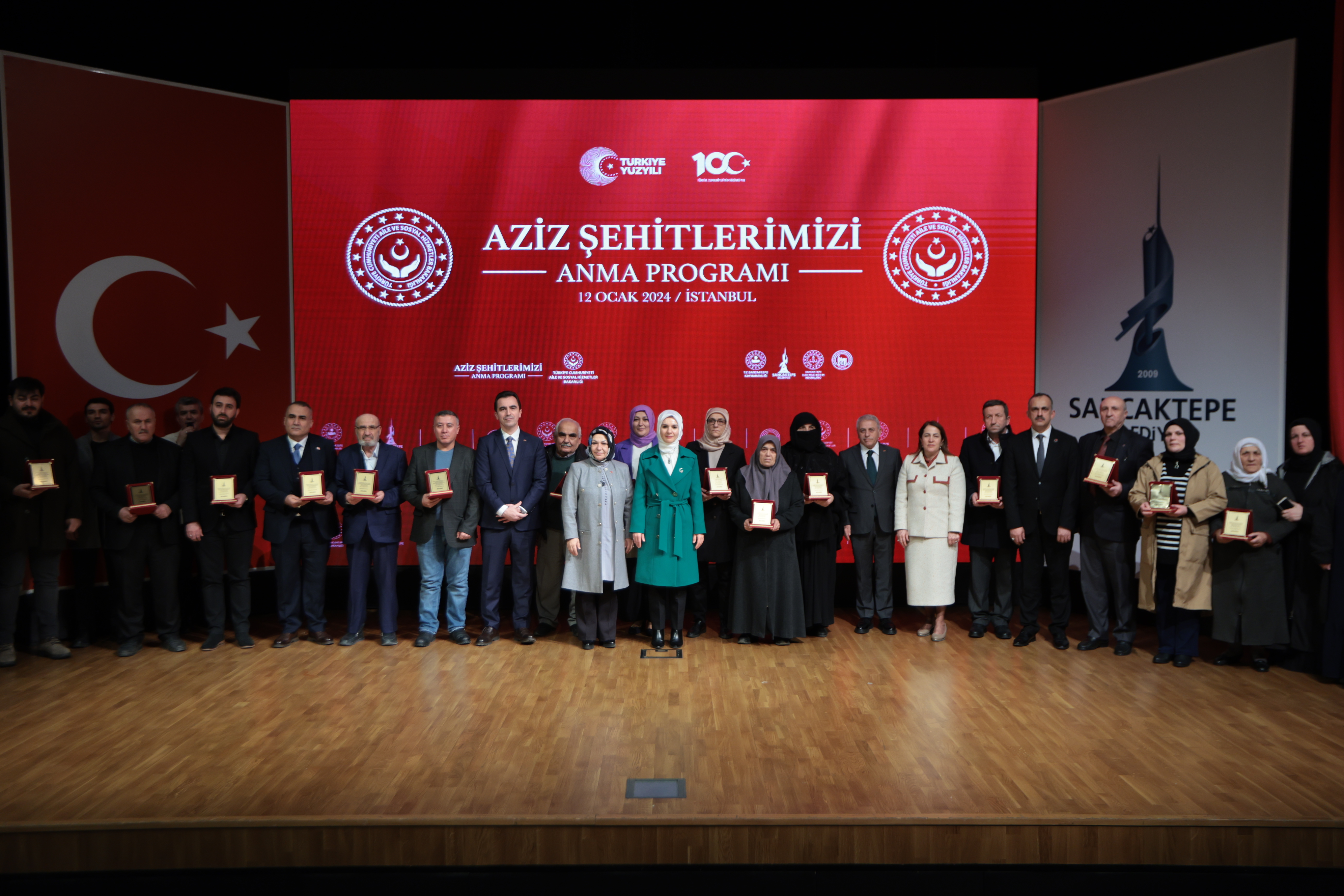 Aile ve Sosyal Hizmetler Bakanı Mahinur Özdemir Göktaş, Şehitlerimizi Anma Programı'na katıldı ve gençlerin önemine vurgu yaptı.