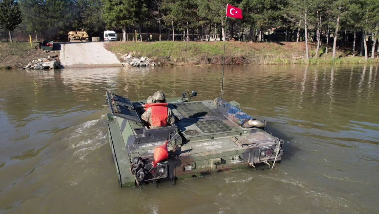 TSK'nın durgun su geçiş eğitimleri başarıyla tamamlandı.