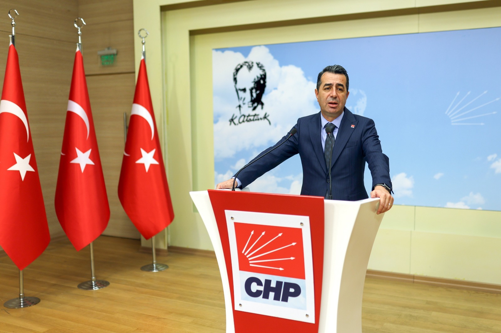 CHP'li Erhan Adem: 