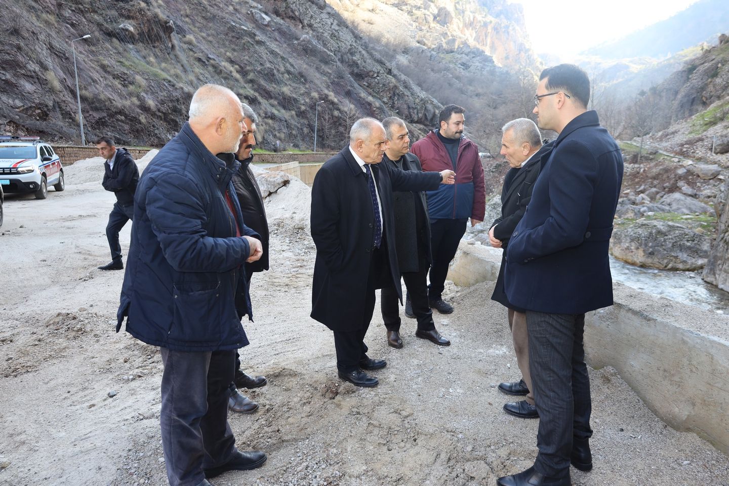 Yahyalı Belediyesi, Kapuzbaşı Şelaleleri'nde çevre düzenlemesi yaparak doğal güzellikleri öne çıkarıyor