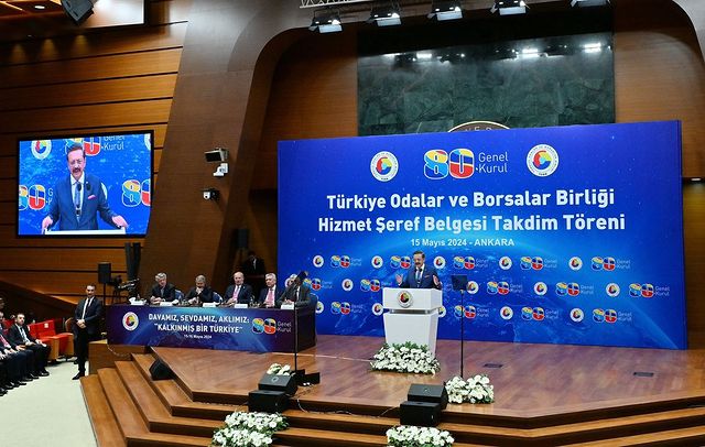 Kayseri Ticaret Borsası Yönetim Kurulu Başkanı Recep Bağlamış, Meclis Başkanı Mehmet İştahlı ve TOBB delegeleri, TOBB Başkanı Rifat Hisarcıklıoğlu'nun ev sahipliğinde, Cumhurbaşkanı Recep Tayyip Erdoğan'ın katılımıyla gerçekleştirilen 80. Genel Kurul kaps