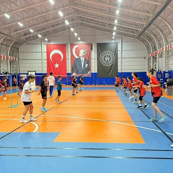 Badminton Performans Grubu Antrenmanlarına Yoğun İlgi