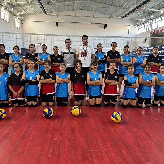 Tomarza'da Voleybol Turnuvası Düzenlendi