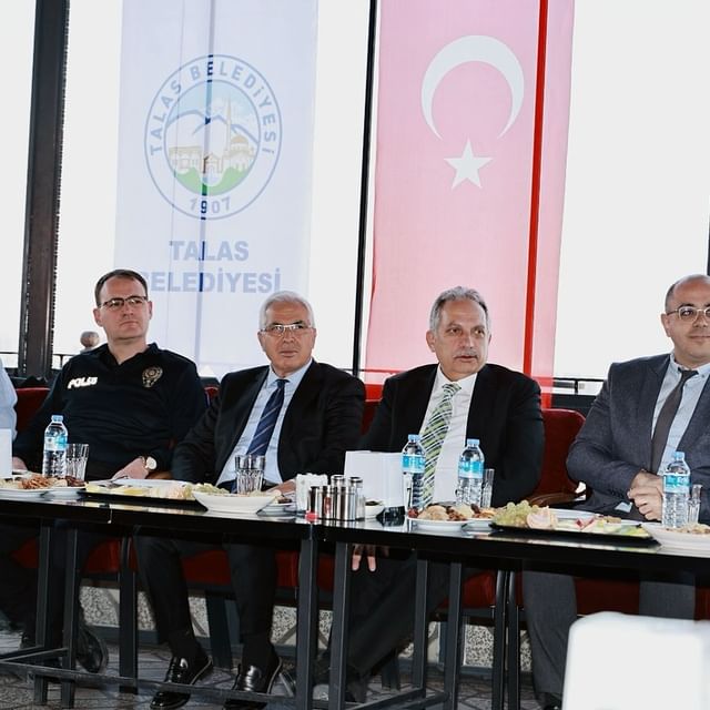 Kayseri Talas Belediyesi Mahalle Muhtarları İle Değerlendirme Toplantısı Düzenledi