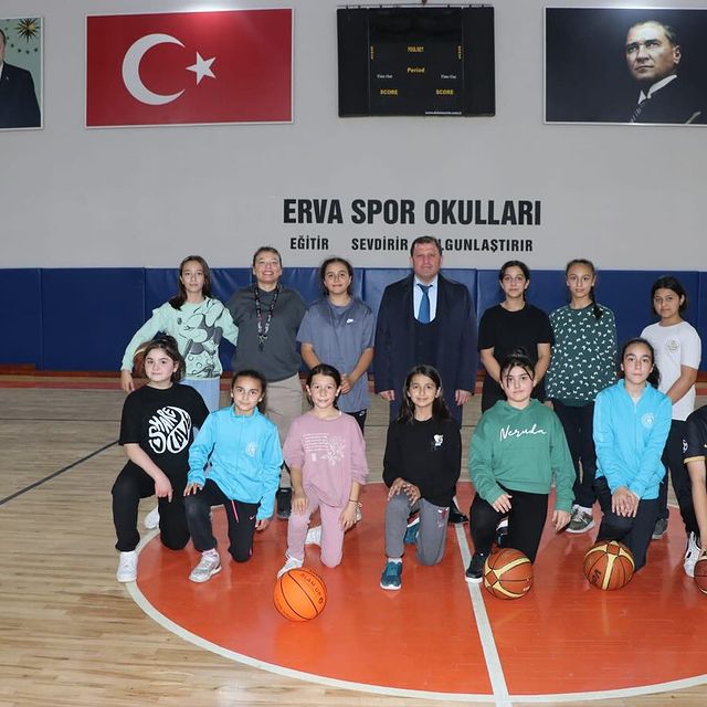 Kayseri Gençlik ve Spor İl Müdürü Ali İhsan Kabakcı, Basketbol Antrenmanlarını Ziyaret Etti