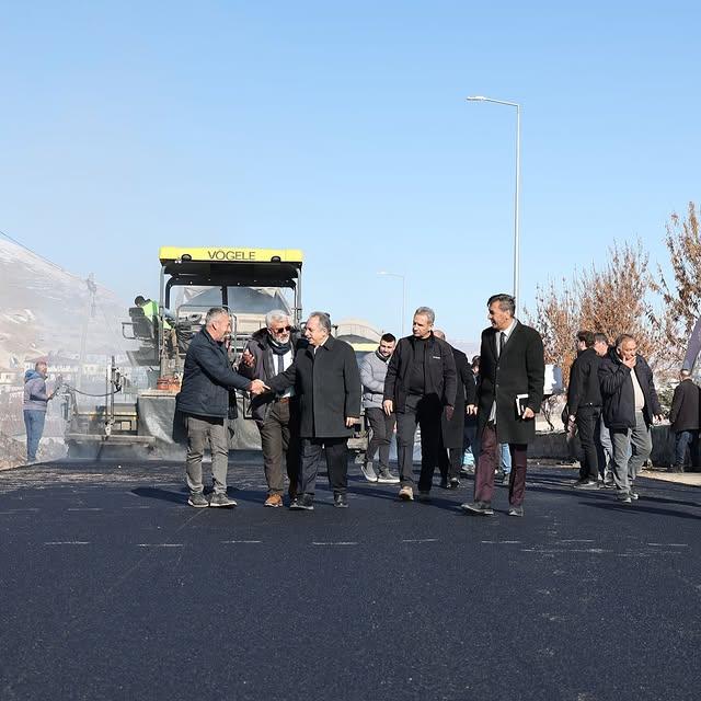 Kayseri Talas Belediyesi, Kepez Mahallesi'nde Yol Çalışmaları Gerçekleştiriyor