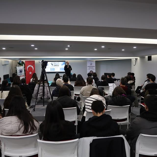 Talas Belediyesi'nde Yazar Okulu Seminerleri Gerçekleştirildi