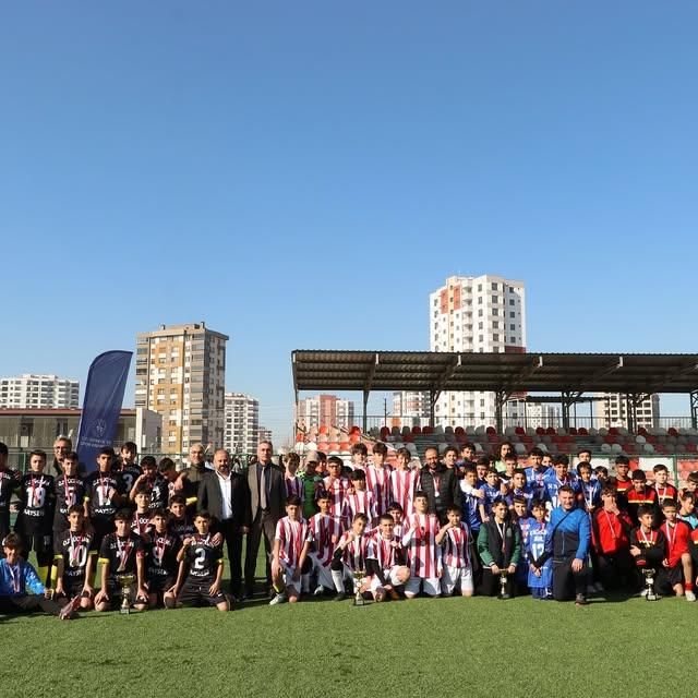 Kayseri'de Okul Sporları Futbol Yıldızlar İl Birinciliği Tamamlandı