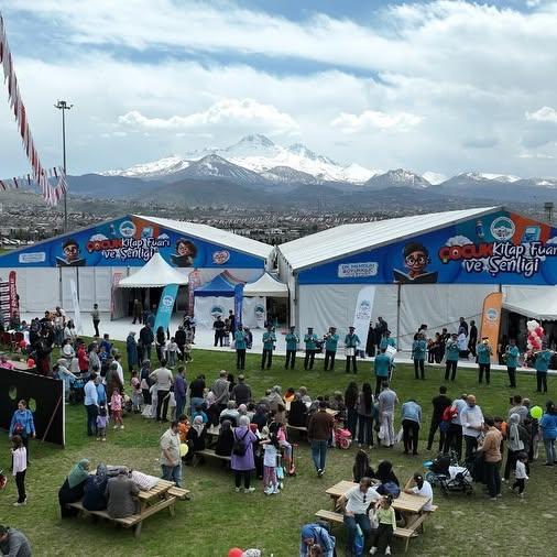 Kayseri'de Çocuk Kitap Fuarı ve Şenliği Başladı