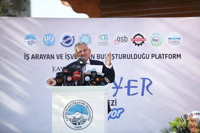 Kayseri'de Büyük İş İmkanı: Büyükşehir Belediyesi Kariyer Merkezi Aracılığıyla 255 Kişi İş Buldu